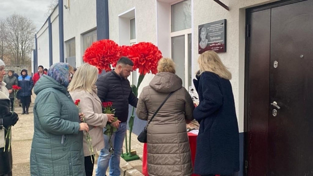 В поселке Нерль открыли мемориальную доску Александру Трубочкину